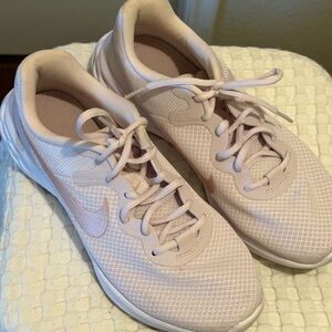 Nike Women's Soft Pink Athletic Sneakers
